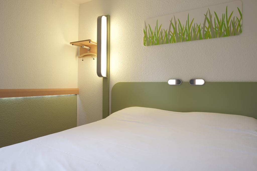 Ibis Budget Pau Lescar Room photo