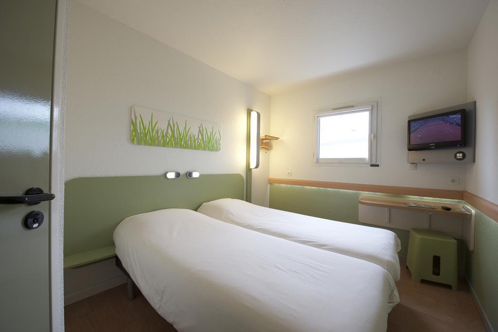 Ibis Budget Pau Lescar Room photo